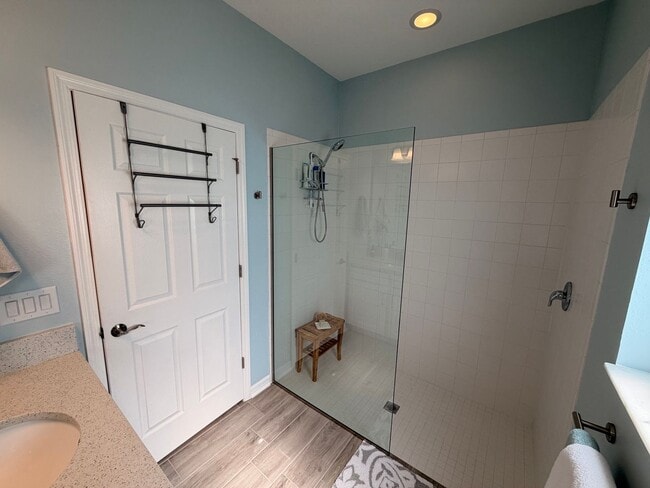 Building Photo - 6001 Fiore Dr