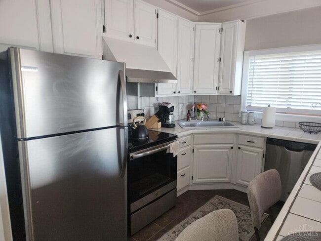 Building Photo - 399 Oregon St