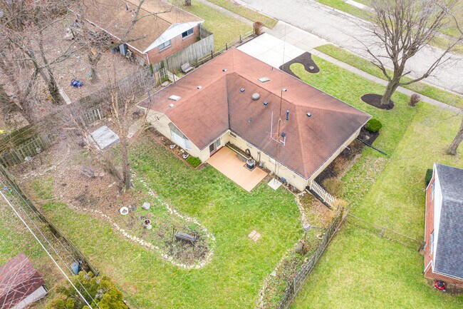 Building Photo - 6757 Summerdale Dr