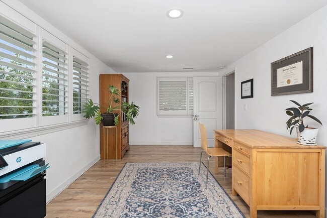 Building Photo - Stunning completely renovated home in Tustin