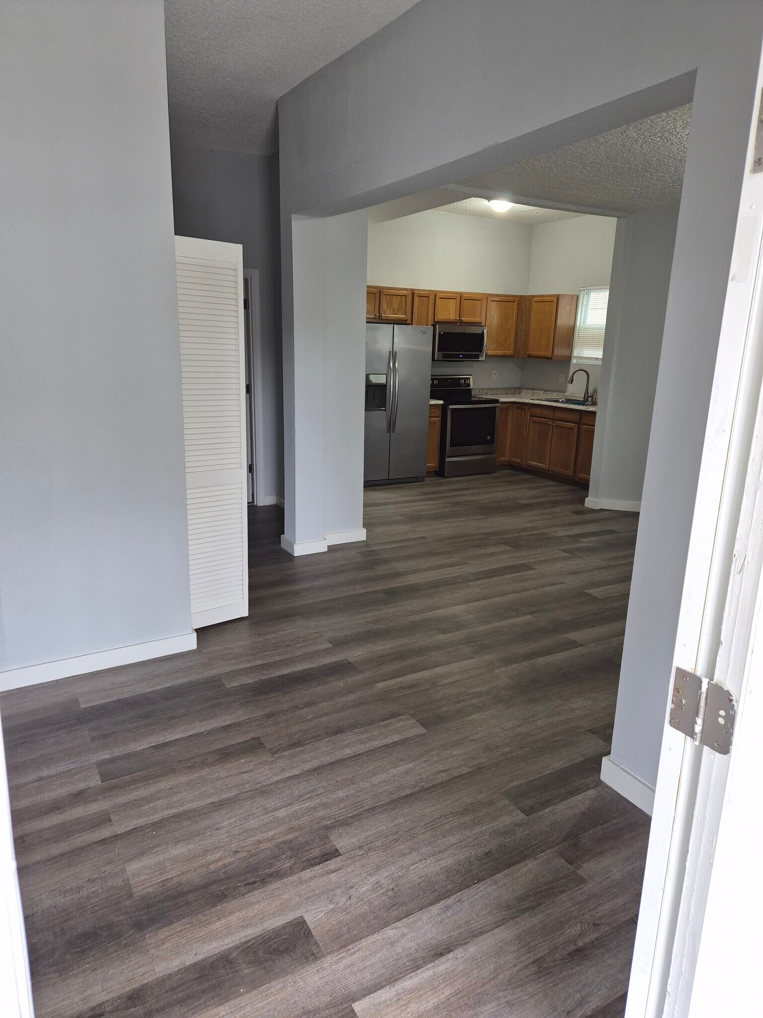 Building Photo - 211 E 17th St