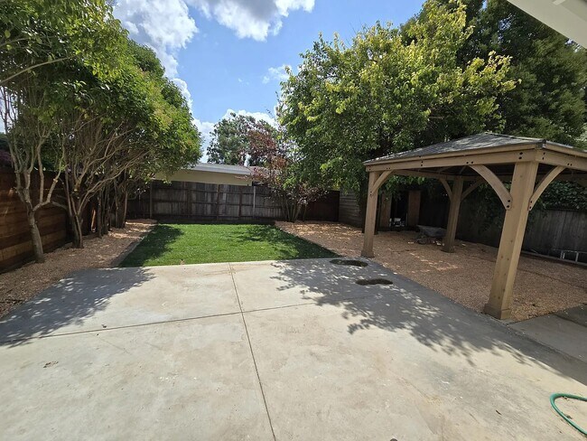 Building Photo - 5 Ormond Ct