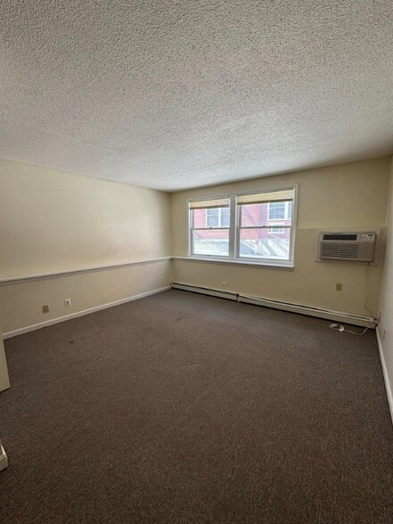 Building Photo - 241 Pearl St