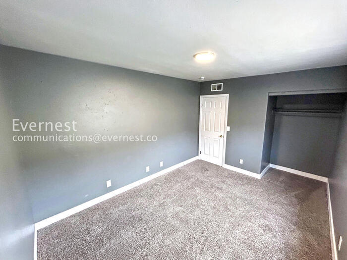 Building Photo - 6923 Issac Ave