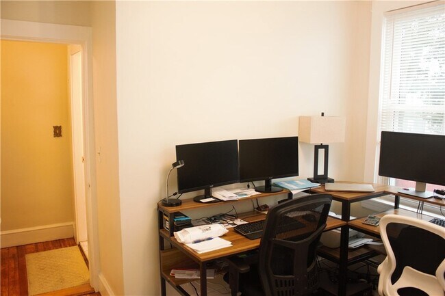 Building Photo - 34 Alice St