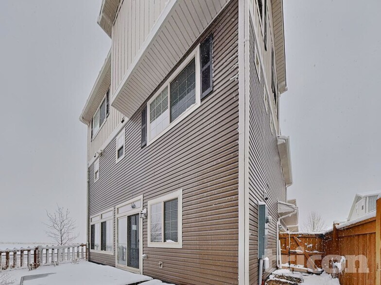 Building Photo - 10550 Waco St