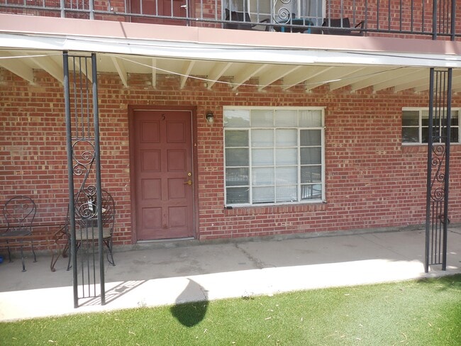 Building Photo - 701 W Yandell Dr