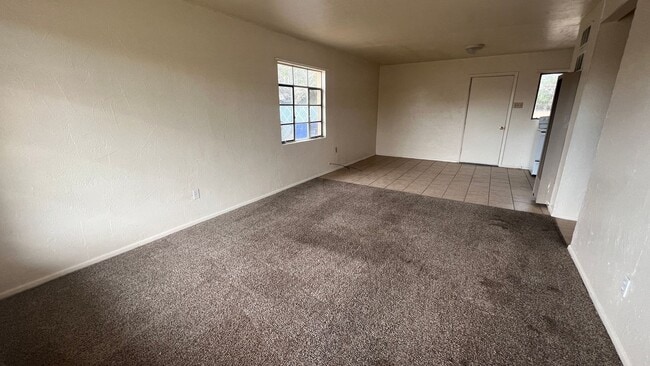 Building Photo - 3 Bedroom home with 1 Bathroom and Large Back yard