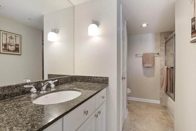 Building Photo - 4246 River Green Dr NW