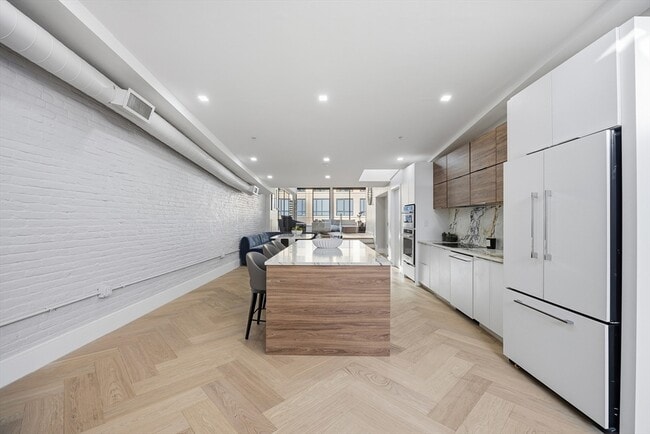 Building Photo - 125 Broad St