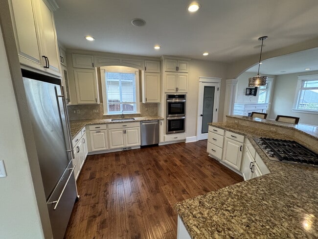 Building Photo - Milwaukie 4-Bedroom Home on Corner Lot, Sp...