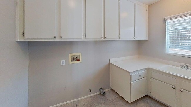 Building Photo - 15108 Ficus St