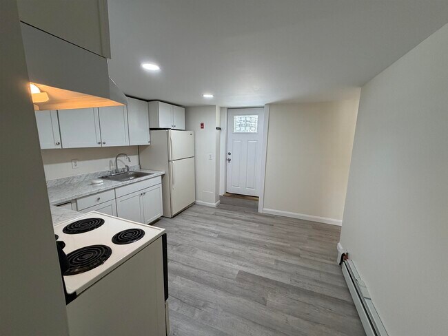 Building Photo - 32 Forest Rd