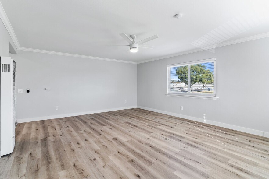 Building Photo - 2884 La Salle Ave