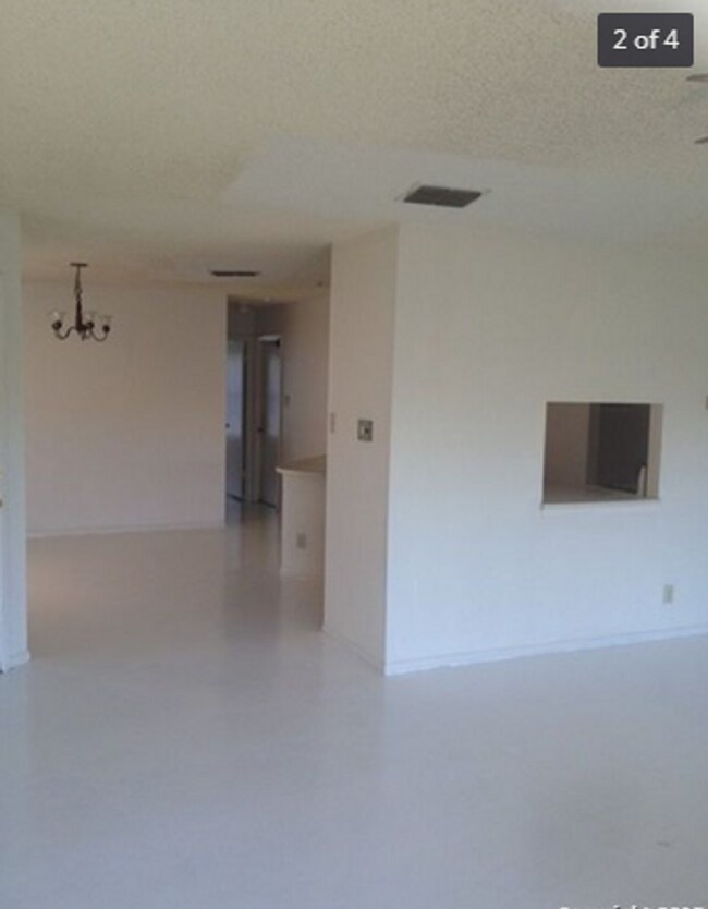 Building Photo - 9631 Bratton Dr