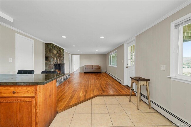 Building Photo - 14 Hemlock Hill