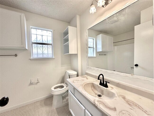 Building Photo - 6115 Briar Terrace Dr