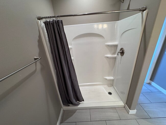 Building Photo - $2800 - 4 Bed 3 Bath Home in Westside Siou...
