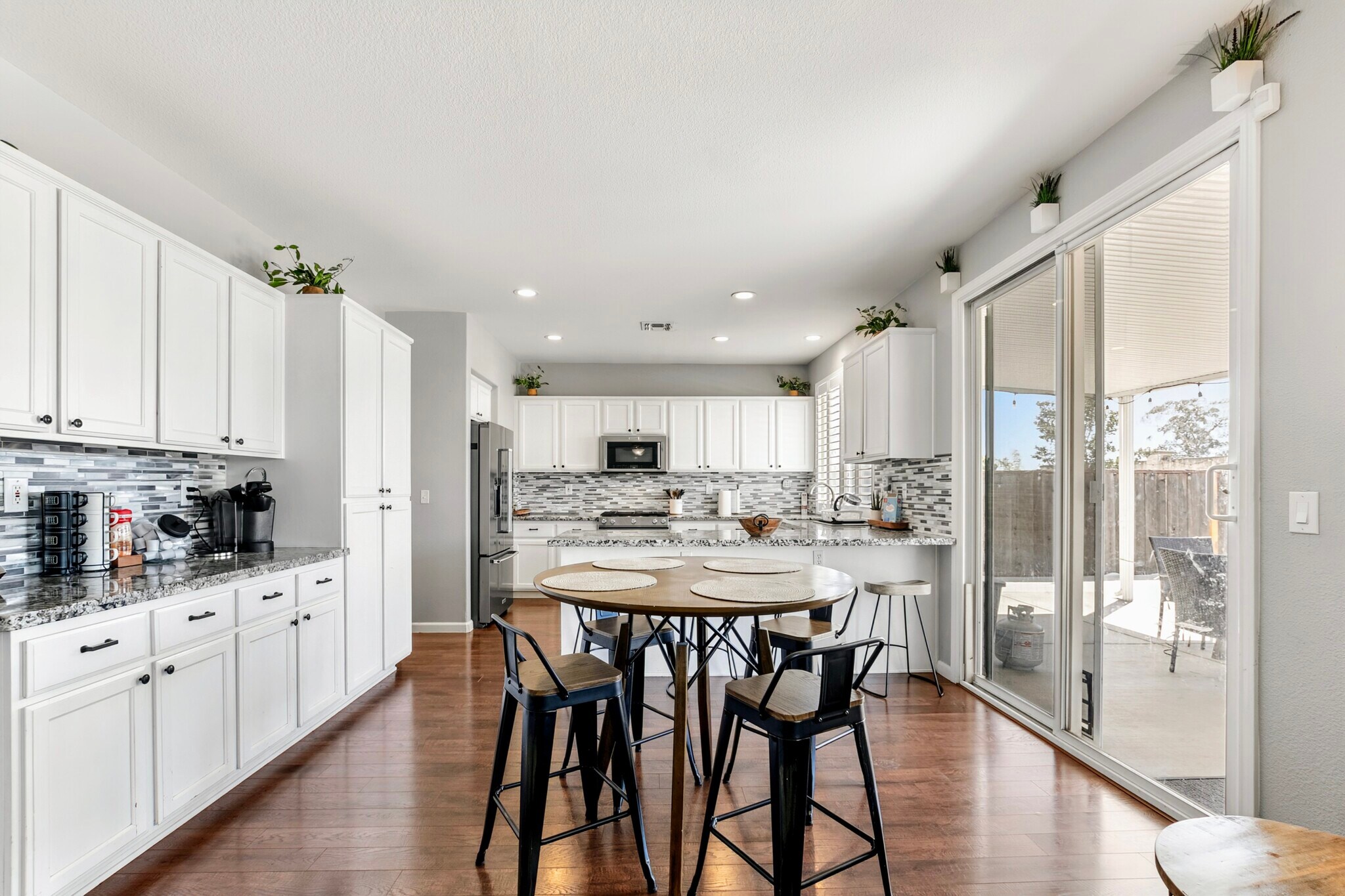 Kitchen - 5006 Rowe Dr