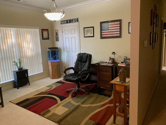 Building Photo - 746 Larkspur Ln