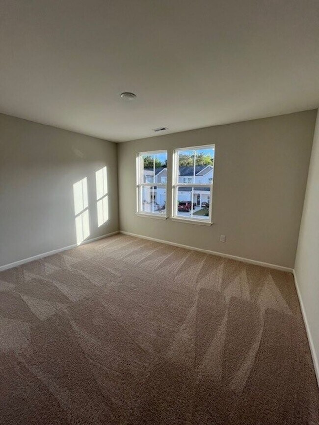 Building Photo - 5086 Northstar Dr