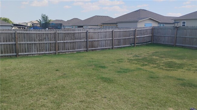 Building Photo - 1701 Forest Dr