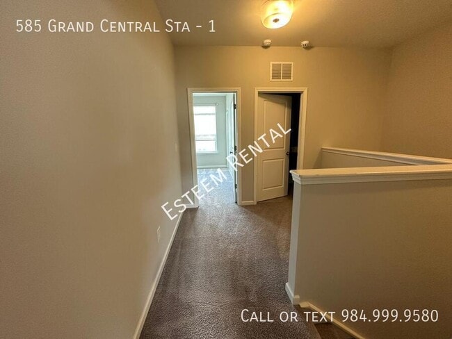 Building Photo - 585 Grand Central Sta