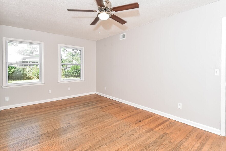 Building Photo - 5023 Barrington Dr