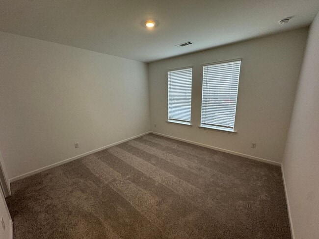 Building Photo - Beautiful 4 bed 3.5 Bath Home in Heart of Lawrenceville!