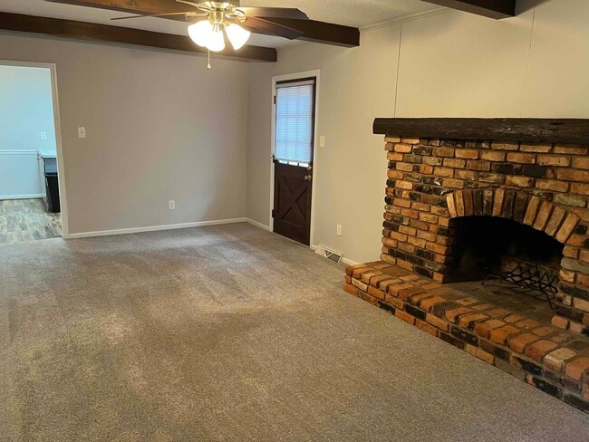 Building Photo - Caroline St. - 3BR / 2BA