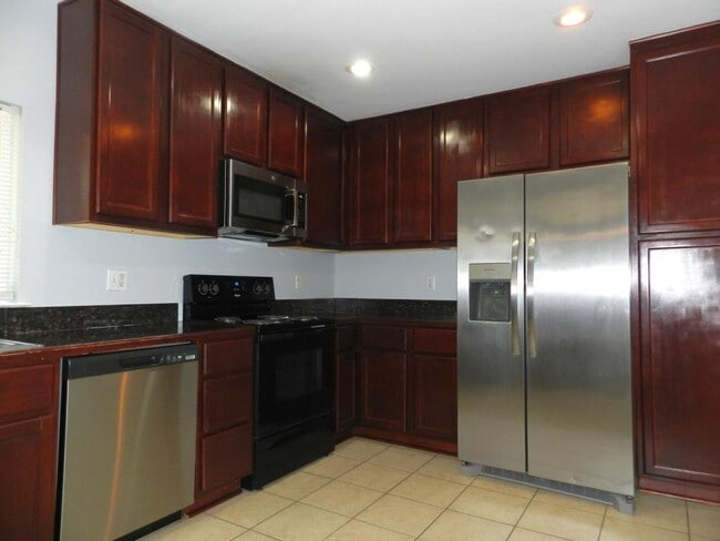 Building Photo - 6602 Bellaire Dr
