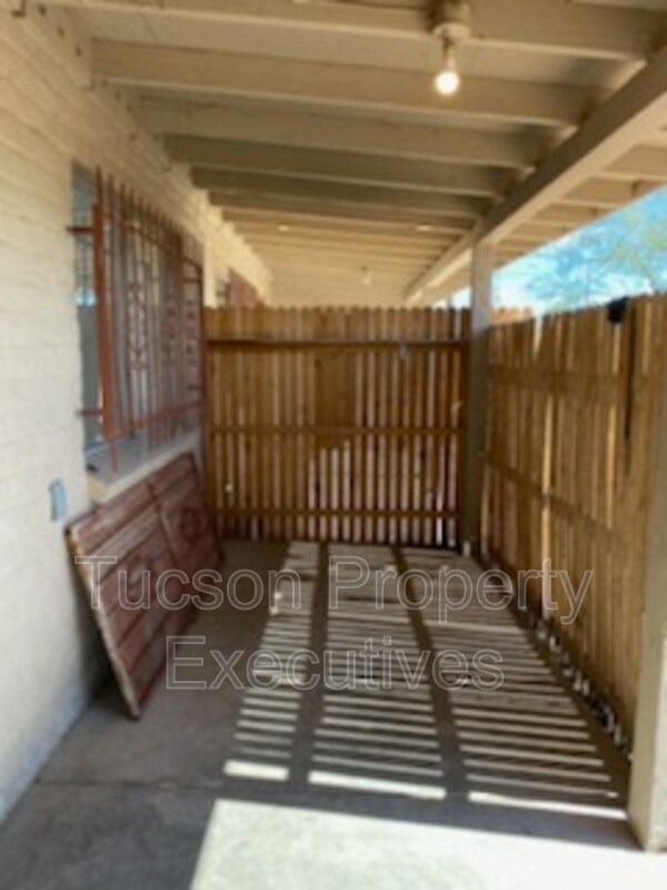 Building Photo - 5764 S Park Ave