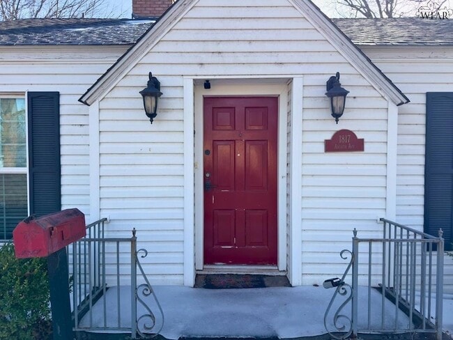 Building Photo - 1817 Ardath Ave