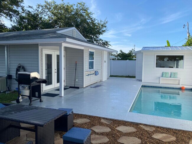 Building Photo - 1510 3rd Ct