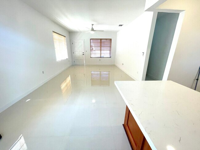 Building Photo - 1931 SW 17th Ct