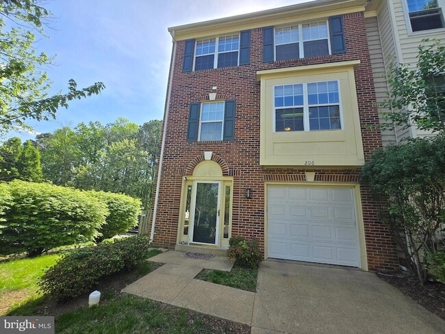 Primary Photo - 206 Park Brook Ct