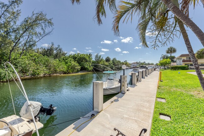 Building Photo - 2850 NE 14th Street Causeway
