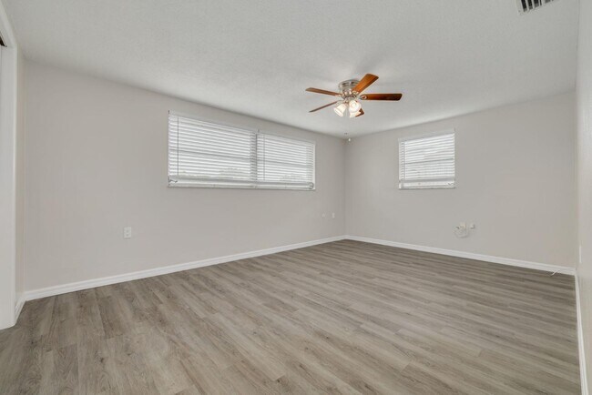 Building Photo - 5135 Cardiff Dr