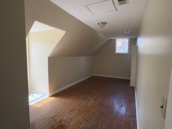 Building Photo - 5BR/2.5 Bath in Prime 12 South | Park-Facing | Two Sunrooms | Walkable Luxury Living