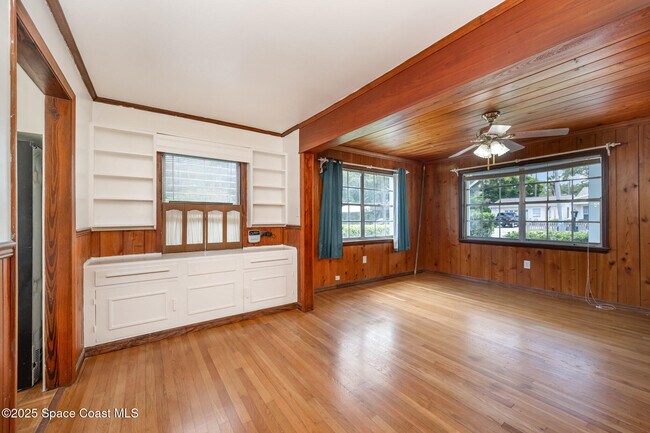 Building Photo - 42 N Fernwood Dr
