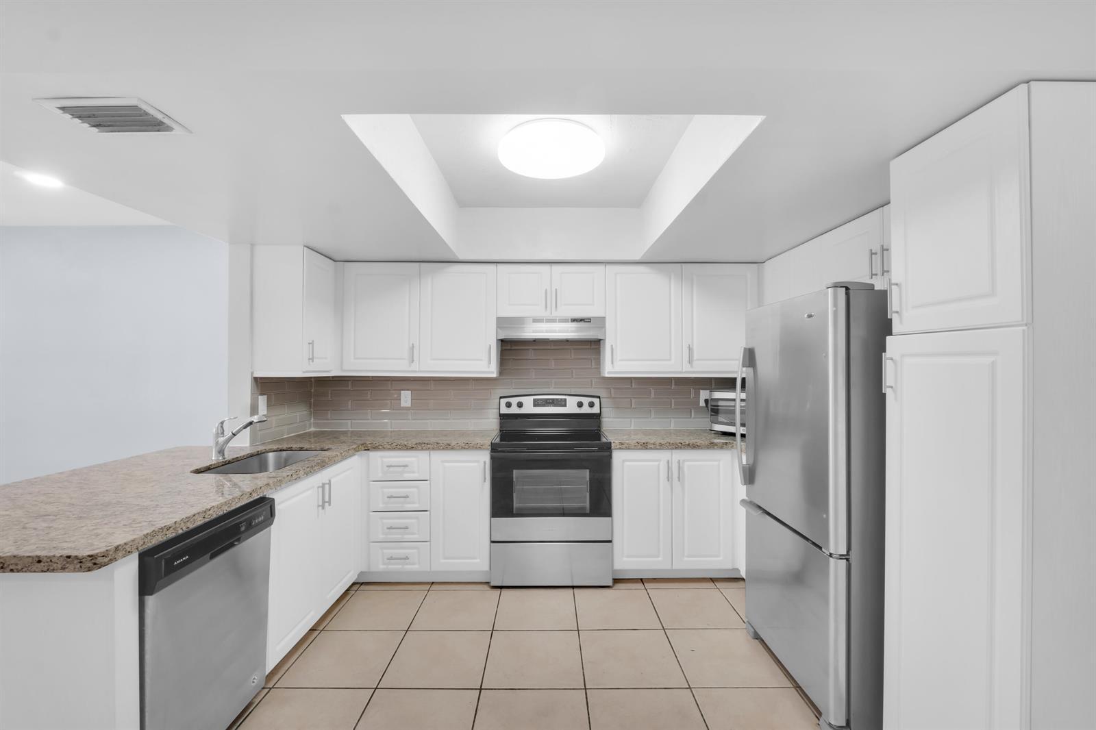 Building Photo - 7106 NW 80th Ave