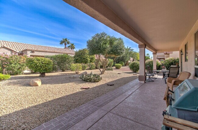 Building Photo - 15567 W Coral Pointe Dr