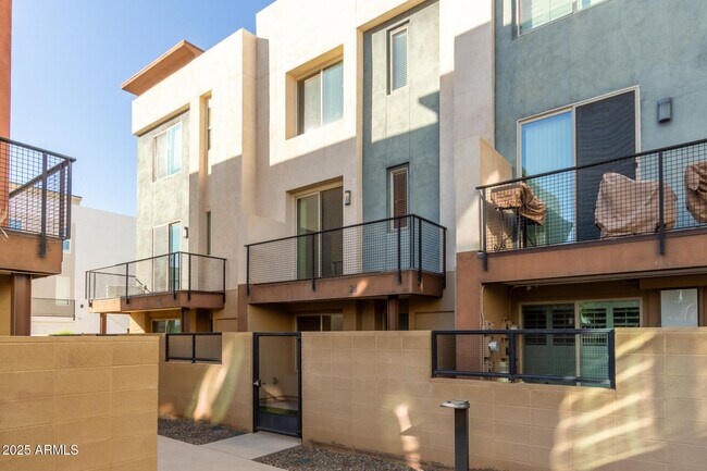 Building Photo - 820 N 8th Ave