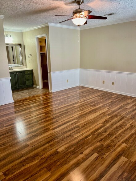 Building Photo - 8501 Islandic St