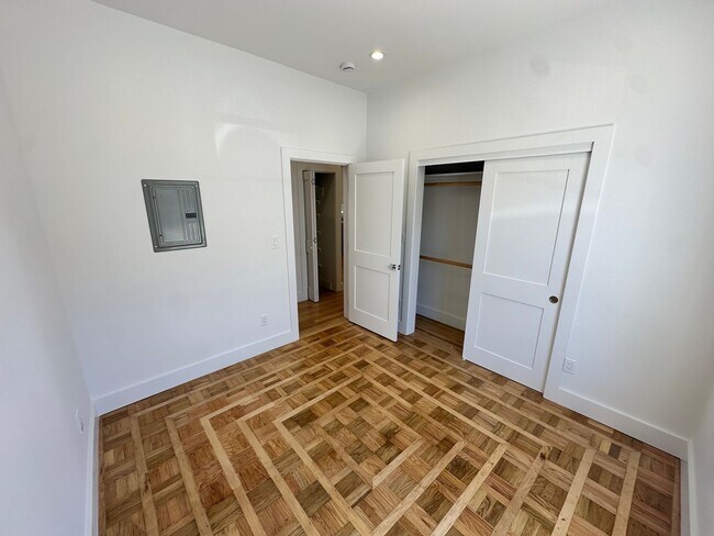 Building Photo - Fully renovated Noe Valley charmer - 2 BR | 1 BA Unit in the Heart of Noe Valley