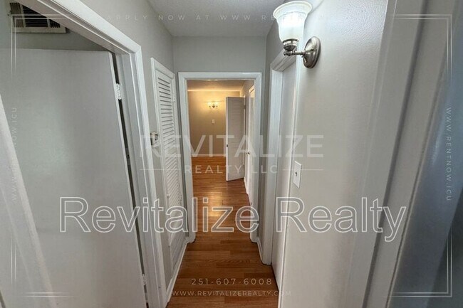 Building Photo - 1504 Dauphin St