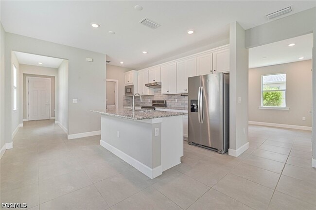 Building Photo - 42218 Edgewater Dr