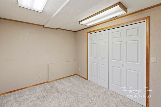 Building Photo - SPECTACULARLY HUGE 6BD HOME with PANORAMIC MOUNTAIN VIEWS - Security Deposit Waiver Available