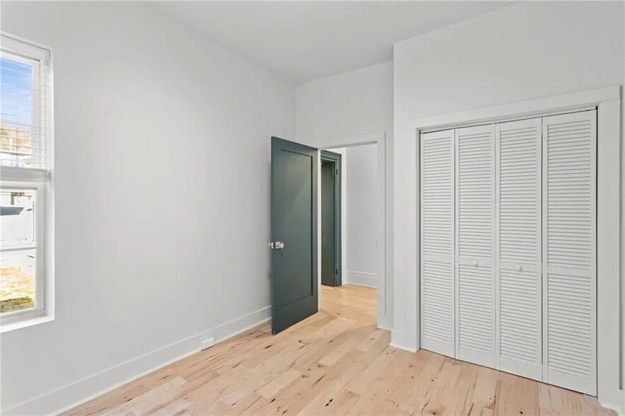 Building Photo - 2011 Forbes Ave