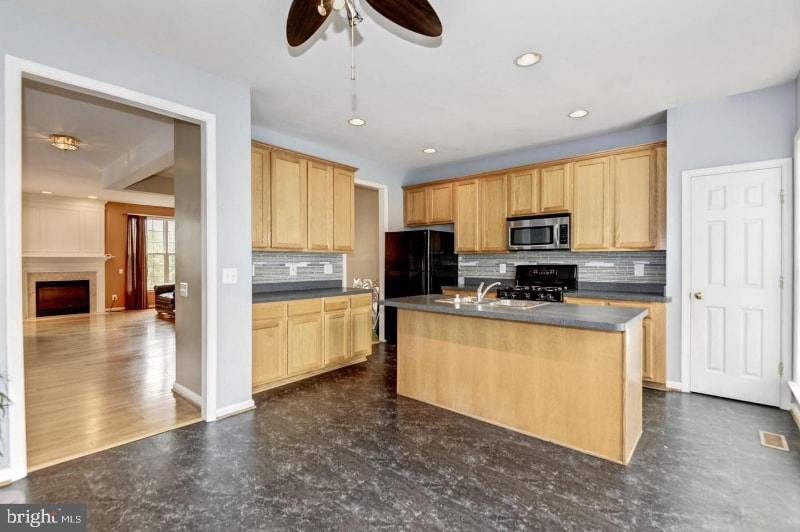 Building Photo - 45744 Smoketree Terrace